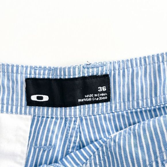 Oakley Mens Bermuda Casual Pinstripes Shorts Powder Blue White Size 36 - Picture 4 of 10